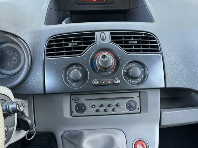 Серый Рено Кенгу, объемом двигателя 1.5 л и пробегом 237 тыс. км за 7350 $, фото 8 на Automoto.ua