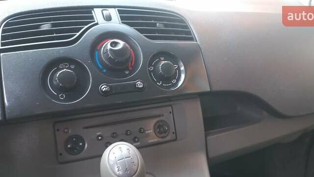 Серый Рено Кенгу, объемом двигателя 1.5 л и пробегом 260 тыс. км за 6200 $, фото 20 на Automoto.ua