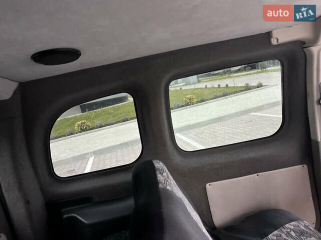 Сірий Рено Кєнгу, об'ємом двигуна 1.5 л та пробігом 242 тис. км за 5499 $, фото 31 на Automoto.ua