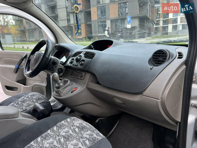 Сірий Рено Кєнгу, об'ємом двигуна 1.5 л та пробігом 242 тис. км за 5499 $, фото 25 на Automoto.ua