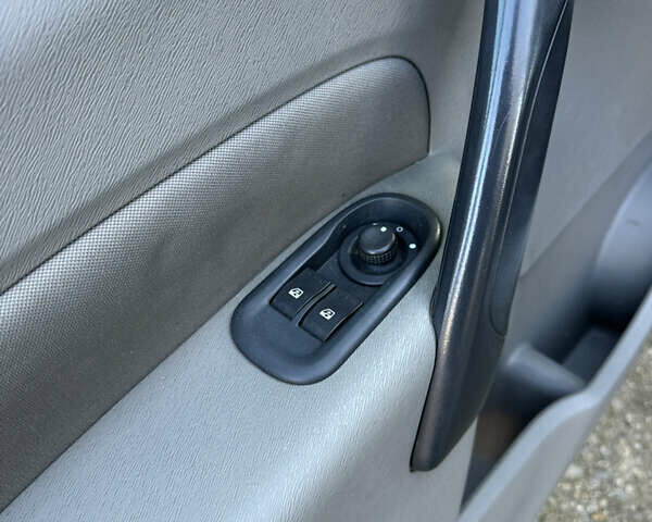 Серый Рено Кенгу, объемом двигателя 1.5 л и пробегом 237 тыс. км за 7350 $, фото 30 на Automoto.ua