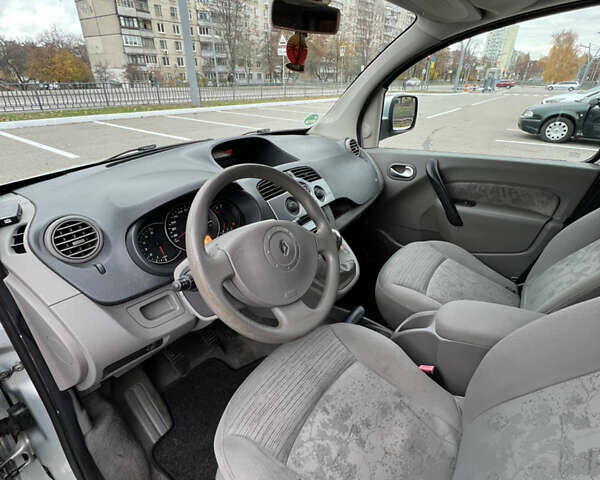 Серый Рено Кенгу, объемом двигателя 1.6 л и пробегом 172 тыс. км за 7300 $, фото 8 на Automoto.ua