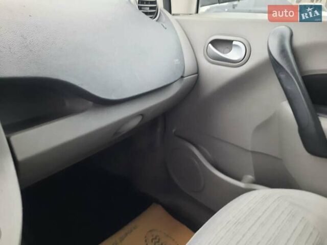 Серый Рено Кенгу, объемом двигателя 1.6 л и пробегом 186 тыс. км за 7900 $, фото 43 на Automoto.ua