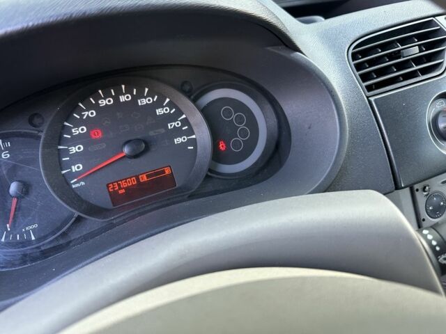 Серый Рено Кенгу, объемом двигателя 1.5 л и пробегом 237 тыс. км за 7350 $, фото 12 на Automoto.ua