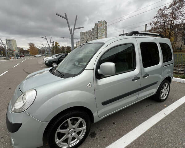 Серый Рено Кенгу, объемом двигателя 1.6 л и пробегом 172 тыс. км за 7300 $, фото 2 на Automoto.ua