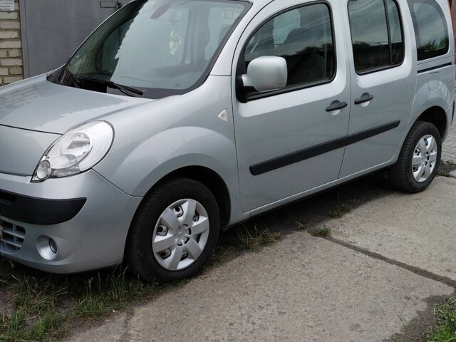 Серый Рено Кенгу, объемом двигателя 0 л и пробегом 215 тыс. км за 7600 $, фото 2 на Automoto.ua