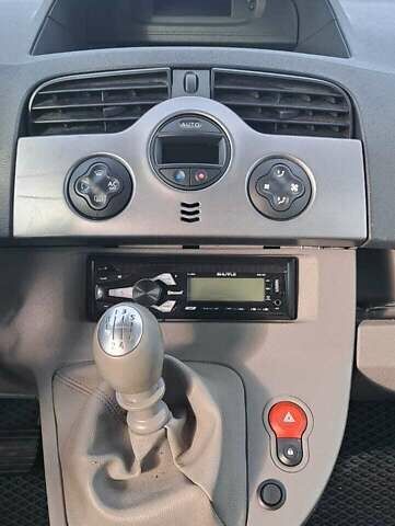 Серый Рено Кенгу, объемом двигателя 1.5 л и пробегом 225 тыс. км за 7300 $, фото 5 на Automoto.ua