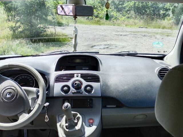 Серый Рено Кенгу, объемом двигателя 0 л и пробегом 215 тыс. км за 7600 $, фото 3 на Automoto.ua