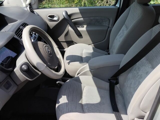 Серый Рено Кенгу, объемом двигателя 0 л и пробегом 215 тыс. км за 7600 $, фото 4 на Automoto.ua