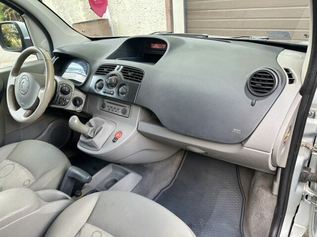 Серый Рено Кенгу, объемом двигателя 1.5 л и пробегом 237 тыс. км за 7350 $, фото 18 на Automoto.ua