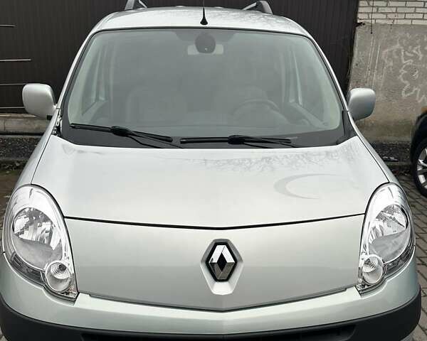 Серый Рено Кенгу, объемом двигателя 1.6 л и пробегом 206 тыс. км за 6000 $, фото 1 на Automoto.ua