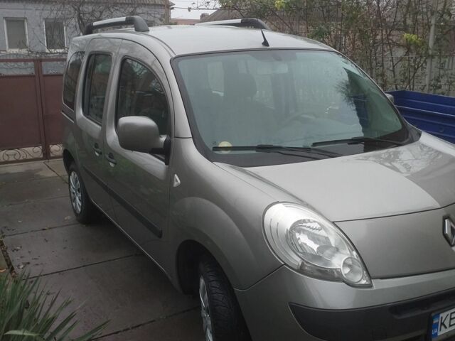 Сірий Рено Кєнгу, об'ємом двигуна 1.5 л та пробігом 3 тис. км за 7800 $, фото 4 на Automoto.ua