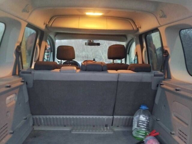 Серый Рено Кенгу, объемом двигателя 1.6 л и пробегом 170 тыс. км за 5888 $, фото 6 на Automoto.ua