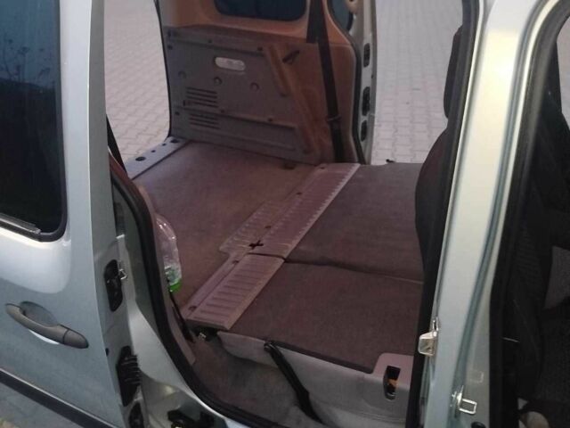 Серый Рено Кенгу, объемом двигателя 1.6 л и пробегом 170 тыс. км за 5888 $, фото 12 на Automoto.ua