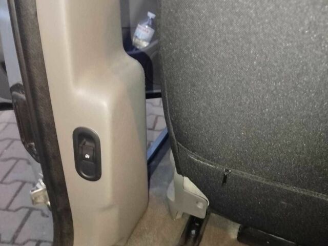 Серый Рено Кенгу, объемом двигателя 1.6 л и пробегом 170 тыс. км за 5888 $, фото 11 на Automoto.ua