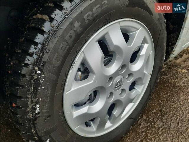 Серый Рено Кенгу, объемом двигателя 1.6 л и пробегом 186 тыс. км за 7900 $, фото 26 на Automoto.ua