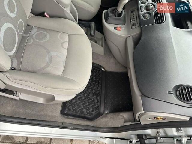 Серый Рено Кенгу, объемом двигателя 1.6 л и пробегом 206 тыс. км за 6000 $, фото 7 на Automoto.ua