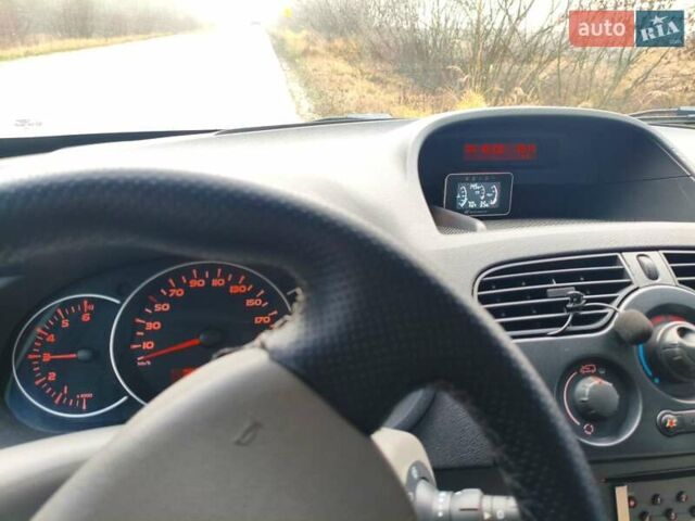 Серый Рено Кенгу, объемом двигателя 1.46 л и пробегом 260 тыс. км за 7300 $, фото 11 на Automoto.ua