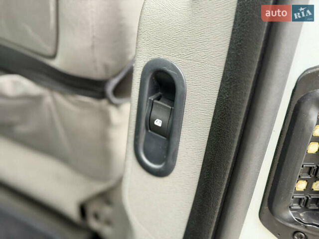 Сірий Рено Кєнгу, об'ємом двигуна 1.6 л та пробігом 175 тис. км за 8250 $, фото 13 на Automoto.ua