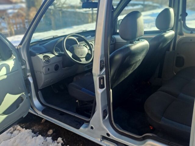 Серый Рено Кенгу, объемом двигателя 1.5 л и пробегом 210 тыс. км за 4200 $, фото 5 на Automoto.ua