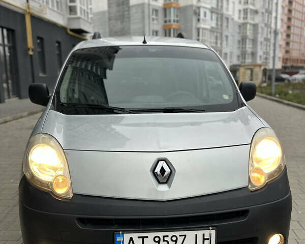 Серый Рено Кенгу, объемом двигателя 1.5 л и пробегом 275 тыс. км за 6700 $, фото 3 на Automoto.ua