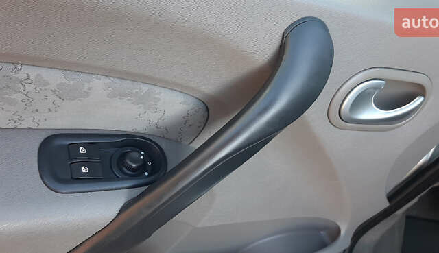 Сірий Рено Кєнгу, об'ємом двигуна 1.6 л та пробігом 190 тис. км за 7999 $, фото 36 на Automoto.ua