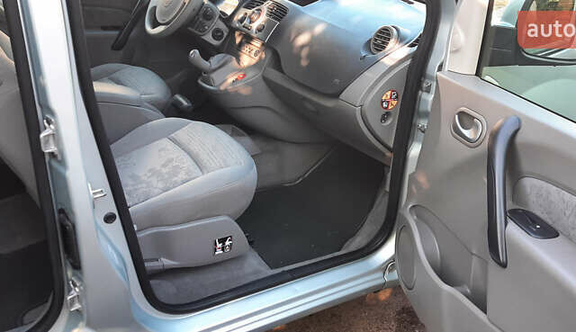 Серый Рено Кенгу, объемом двигателя 1.6 л и пробегом 190 тыс. км за 7750 $, фото 14 на Automoto.ua