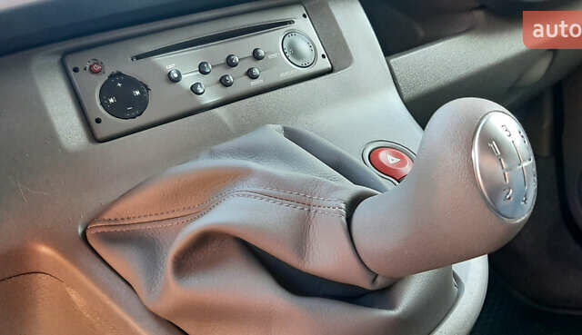 Сірий Рено Кєнгу, об'ємом двигуна 1.6 л та пробігом 190 тис. км за 7999 $, фото 43 на Automoto.ua