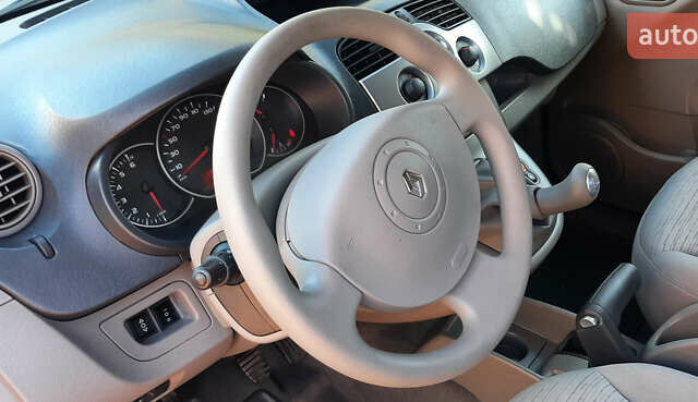 Серый Рено Кенгу, объемом двигателя 1.6 л и пробегом 190 тыс. км за 7750 $, фото 26 на Automoto.ua