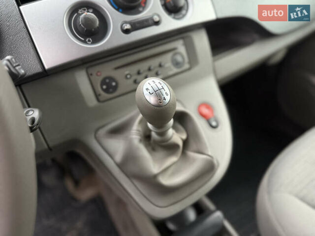 Серый Рено Кенгу, объемом двигателя 1.5 л и пробегом 230 тыс. км за 7600 $, фото 11 на Automoto.ua