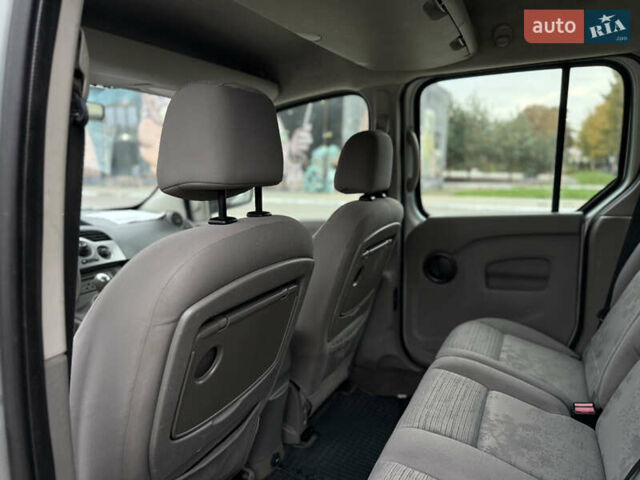 Серый Рено Кенгу, объемом двигателя 1.5 л и пробегом 230 тыс. км за 7600 $, фото 23 на Automoto.ua