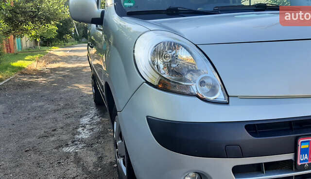 Серый Рено Кенгу, объемом двигателя 1.6 л и пробегом 190 тыс. км за 7750 $, фото 2 на Automoto.ua