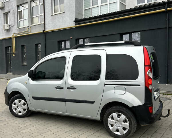 Серый Рено Кенгу, объемом двигателя 1.5 л и пробегом 275 тыс. км за 6700 $, фото 9 на Automoto.ua