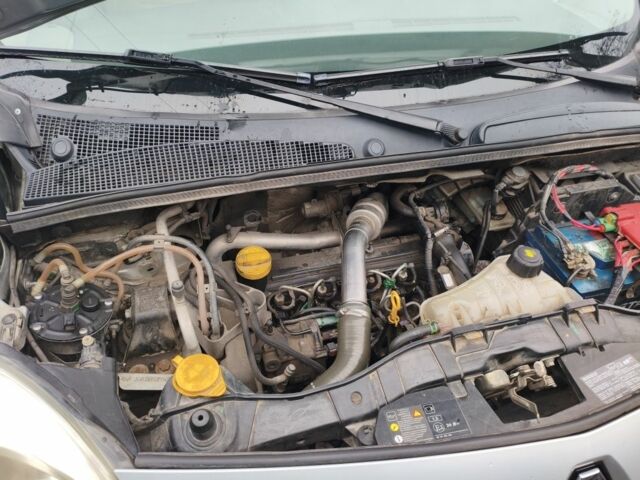 Серый Рено Кенгу, объемом двигателя 1.5 л и пробегом 260 тыс. км за 7300 $, фото 4 на Automoto.ua