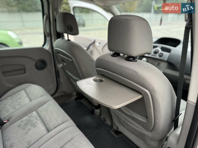 Серый Рено Кенгу, объемом двигателя 1.5 л и пробегом 230 тыс. км за 7600 $, фото 13 на Automoto.ua