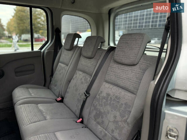 Серый Рено Кенгу, объемом двигателя 1.5 л и пробегом 230 тыс. км за 7600 $, фото 9 на Automoto.ua