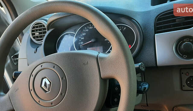 Серый Рено Кенгу, объемом двигателя 1.6 л и пробегом 190 тыс. км за 7750 $, фото 28 на Automoto.ua