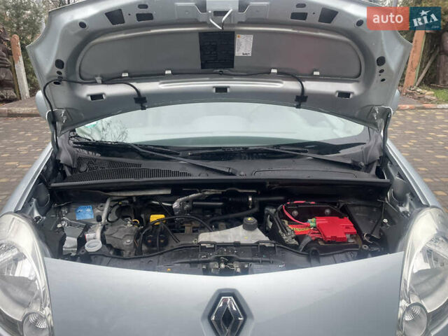 Серый Рено Кенгу, объемом двигателя 1.6 л и пробегом 220 тыс. км за 6950 $, фото 28 на Automoto.ua