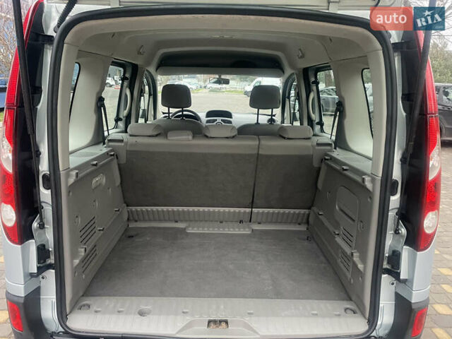 Серый Рено Кенгу, объемом двигателя 1.6 л и пробегом 220 тыс. км за 6950 $, фото 23 на Automoto.ua