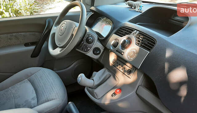 Серый Рено Кенгу, объемом двигателя 1.6 л и пробегом 190 тыс. км за 7750 $, фото 17 на Automoto.ua