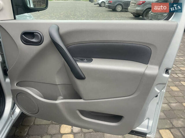 Серый Рено Кенгу, объемом двигателя 1.6 л и пробегом 220 тыс. км за 6950 $, фото 20 на Automoto.ua