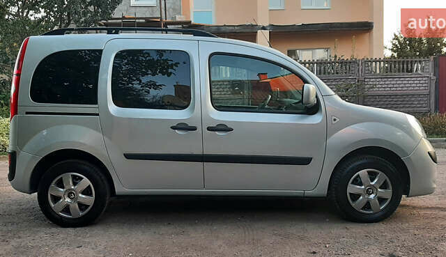 Серый Рено Кенгу, объемом двигателя 1.6 л и пробегом 190 тыс. км за 7750 $, фото 48 на Automoto.ua