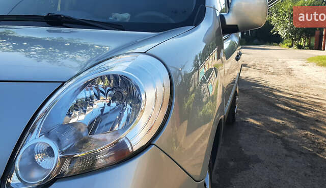 Серый Рено Кенгу, объемом двигателя 1.6 л и пробегом 190 тыс. км за 7750 $, фото 5 на Automoto.ua