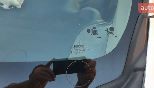 Серый Рено Кенгу, объемом двигателя 1.6 л и пробегом 190 тыс. км за 7750 $, фото 3 на Automoto.ua