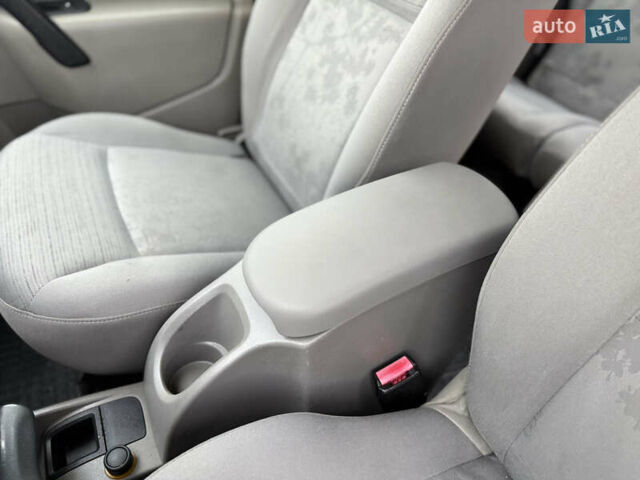 Серый Рено Кенгу, объемом двигателя 1.5 л и пробегом 230 тыс. км за 7600 $, фото 12 на Automoto.ua