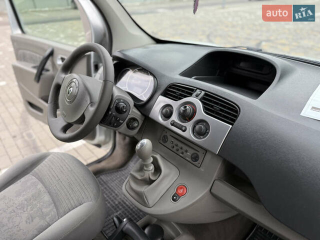 Серый Рено Кенгу, объемом двигателя 1.5 л и пробегом 230 тыс. км за 7600 $, фото 18 на Automoto.ua