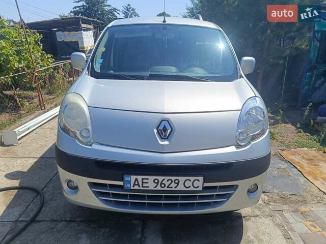 Серый Рено Кенгу, объемом двигателя 1.5 л и пробегом 240 тыс. км за 6100 $, фото 4 на Automoto.ua
