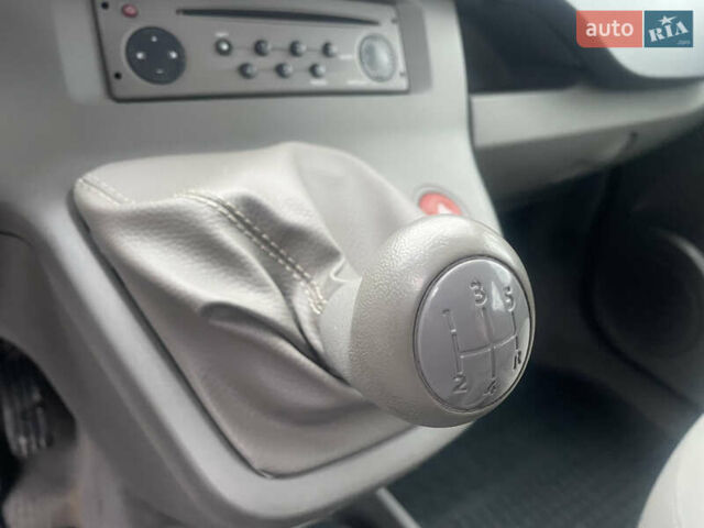 Серый Рено Кенгу, объемом двигателя 1.6 л и пробегом 220 тыс. км за 6950 $, фото 15 на Automoto.ua