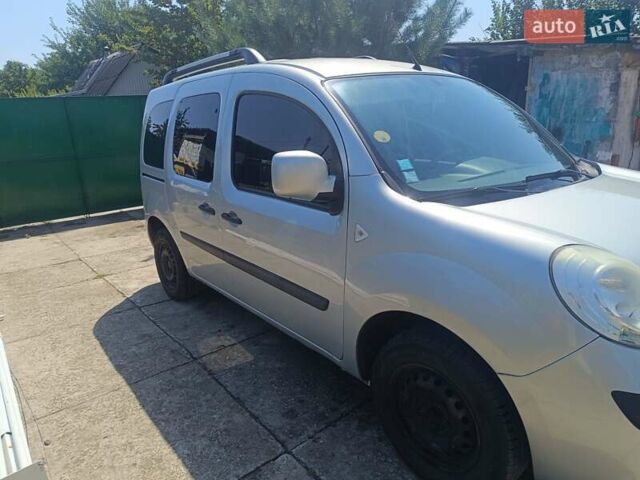 Серый Рено Кенгу, объемом двигателя 1.5 л и пробегом 240 тыс. км за 6100 $, фото 5 на Automoto.ua