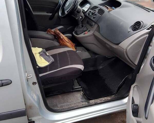 Серый Рено Кенгу, объемом двигателя 1.46 л и пробегом 256 тыс. км за 7700 $, фото 1 на Automoto.ua